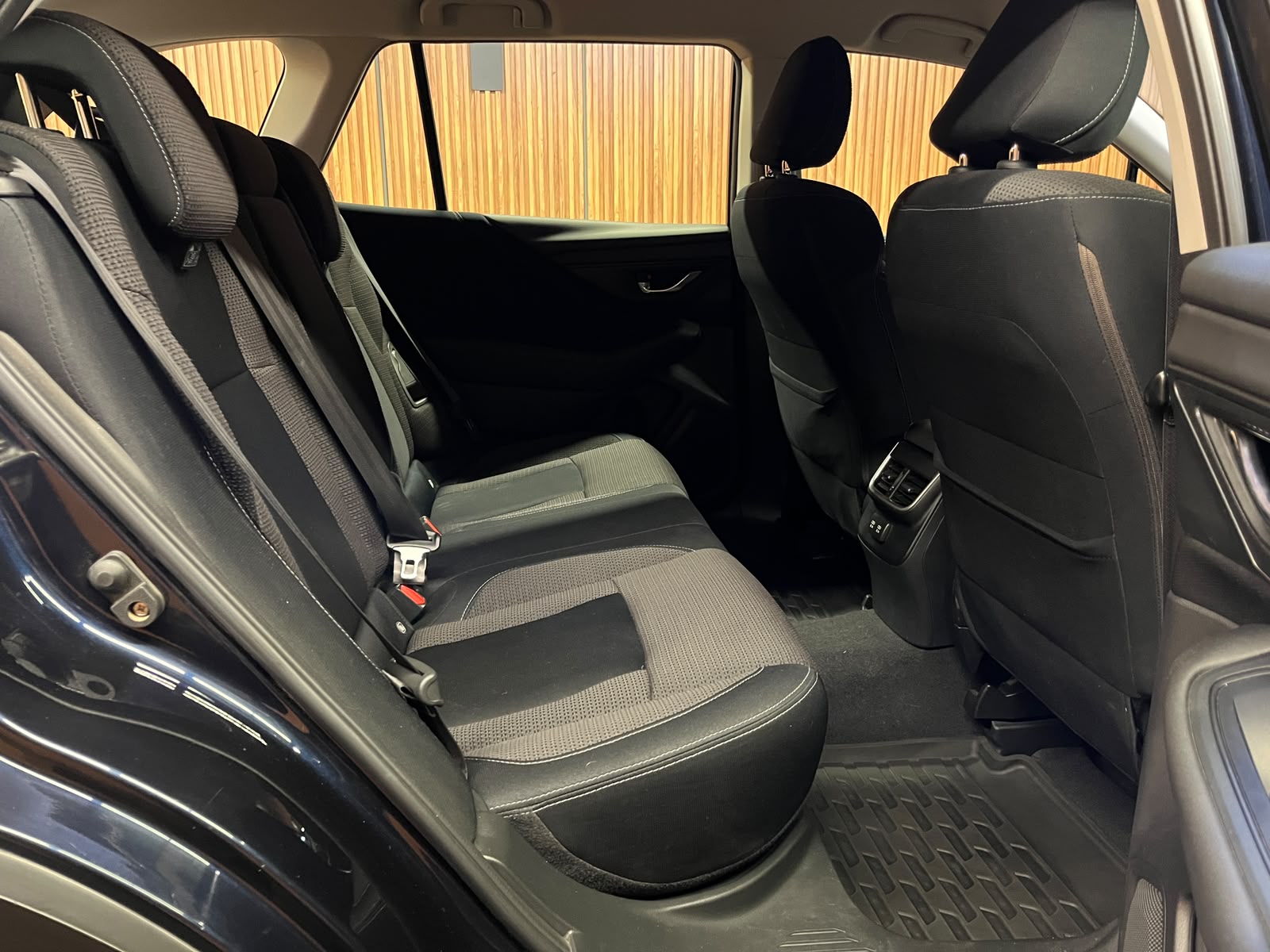 Subaru Outback — foto 14 de 15