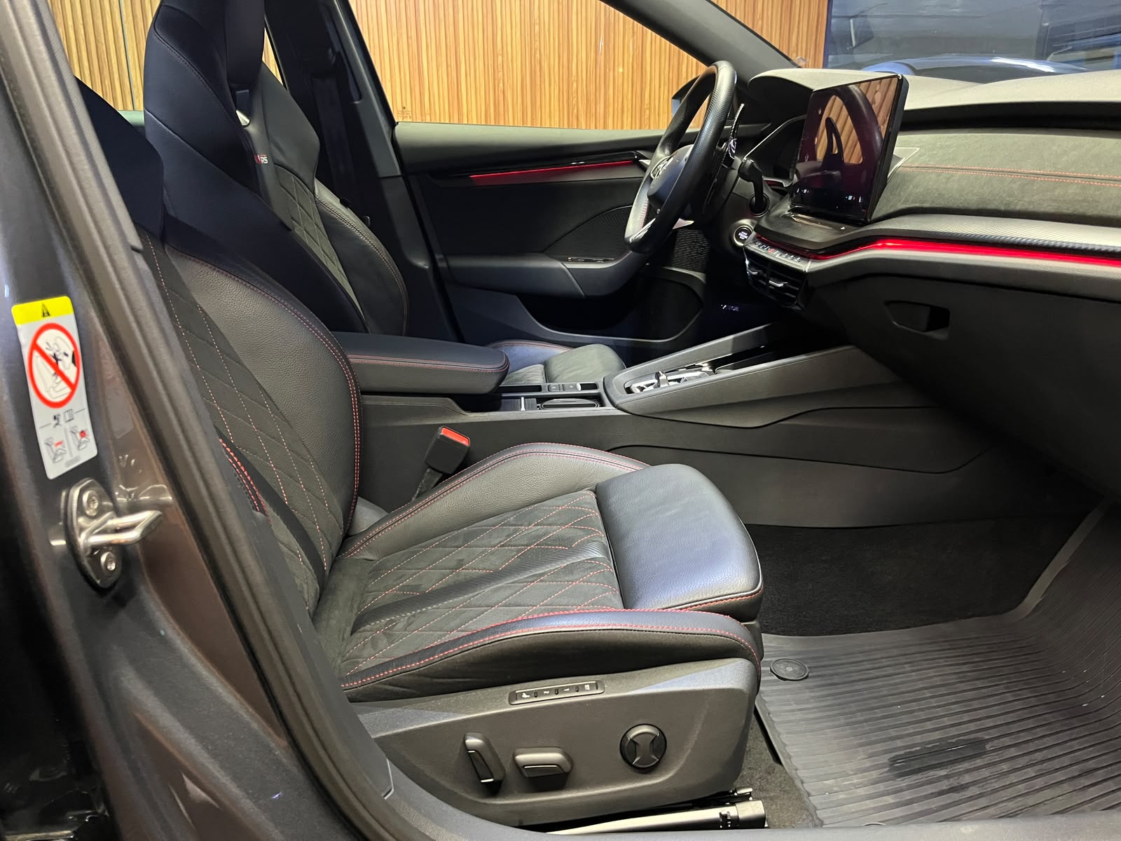 Škoda Octavia — foto 14 de 16