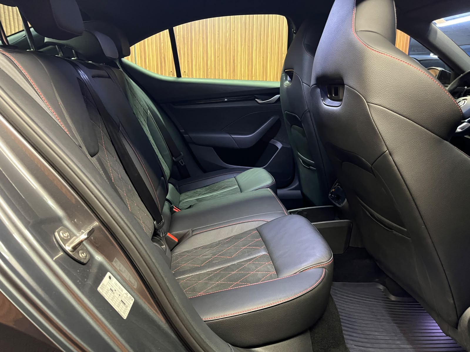 Škoda Octavia — foto 15 de 16