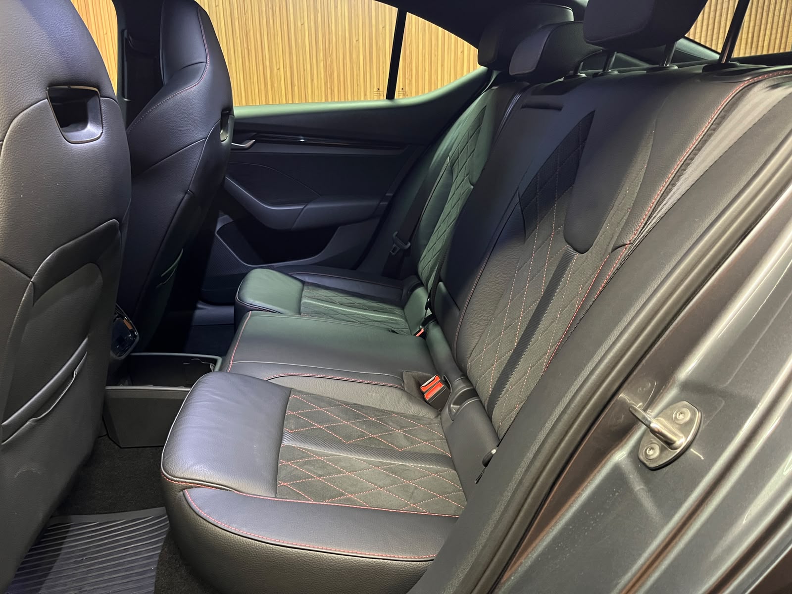 Škoda Octavia — foto 16 de 16