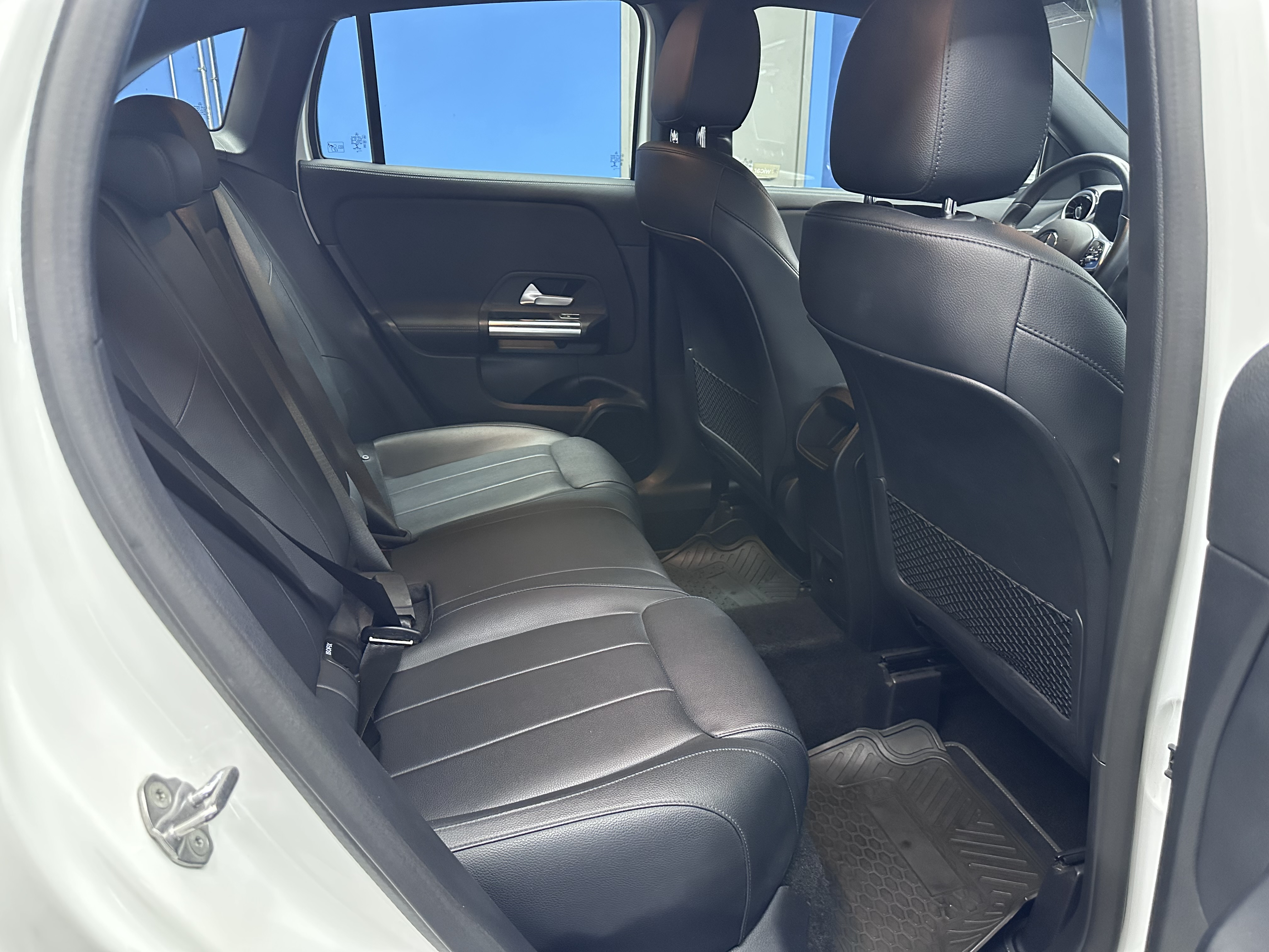 Mercedes-Benz Gla200 — foto 15 de 19