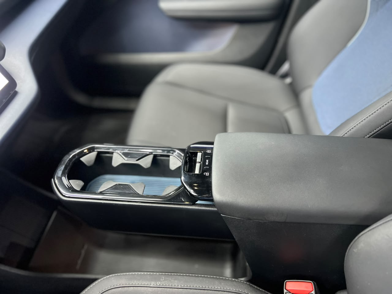 Volvo Ex30 — foto 8 de 13