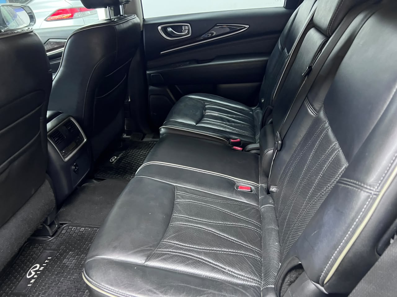 Infiniti Qx60 — foto 13 de 17