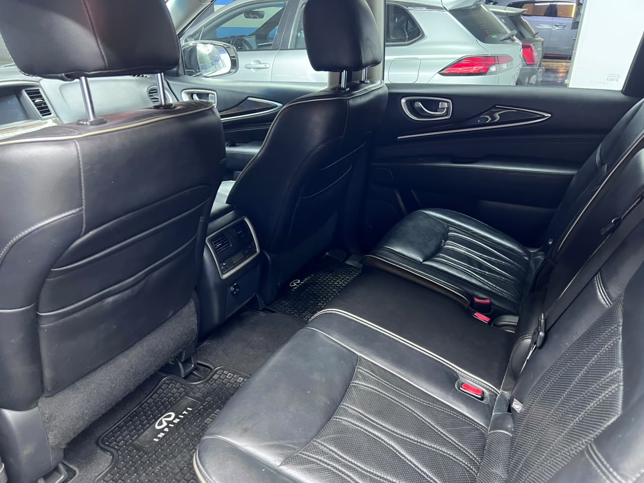 Infiniti Qx60 — foto 17 de 17