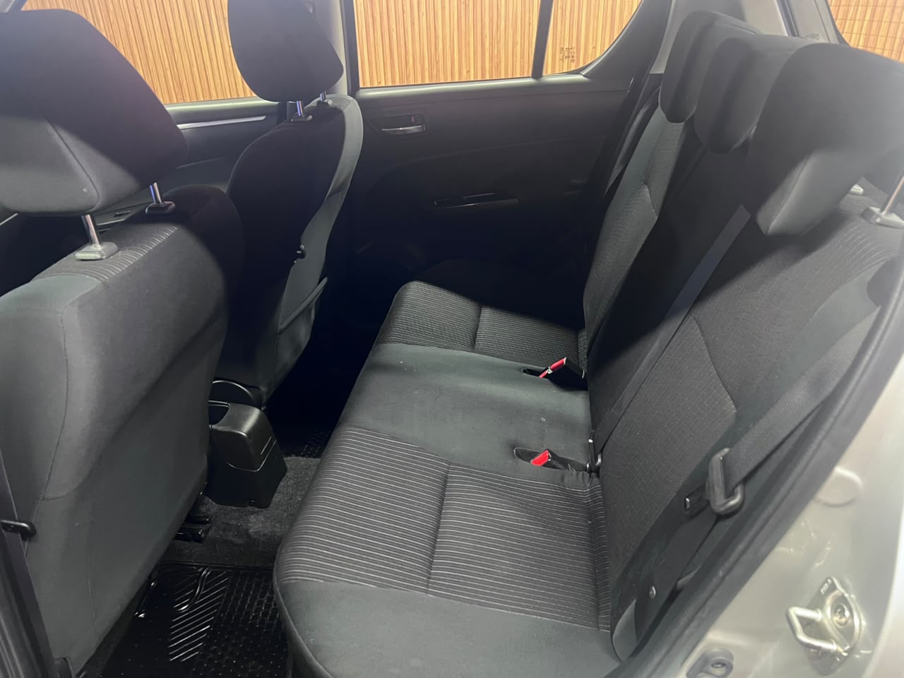 Suzuki Swift — foto 4 de 14