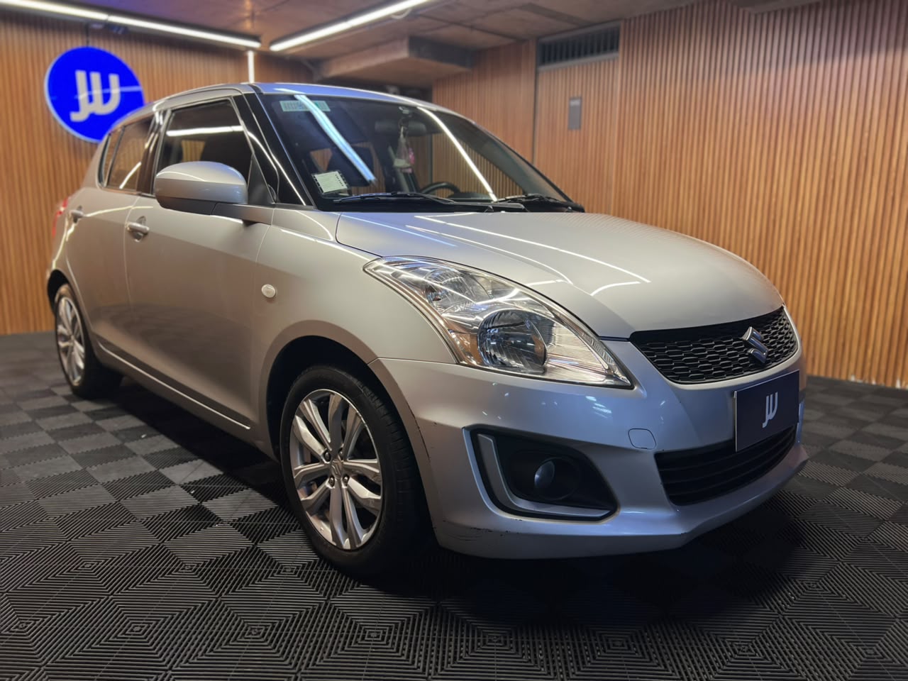 Suzuki Swift — foto 3 de 14