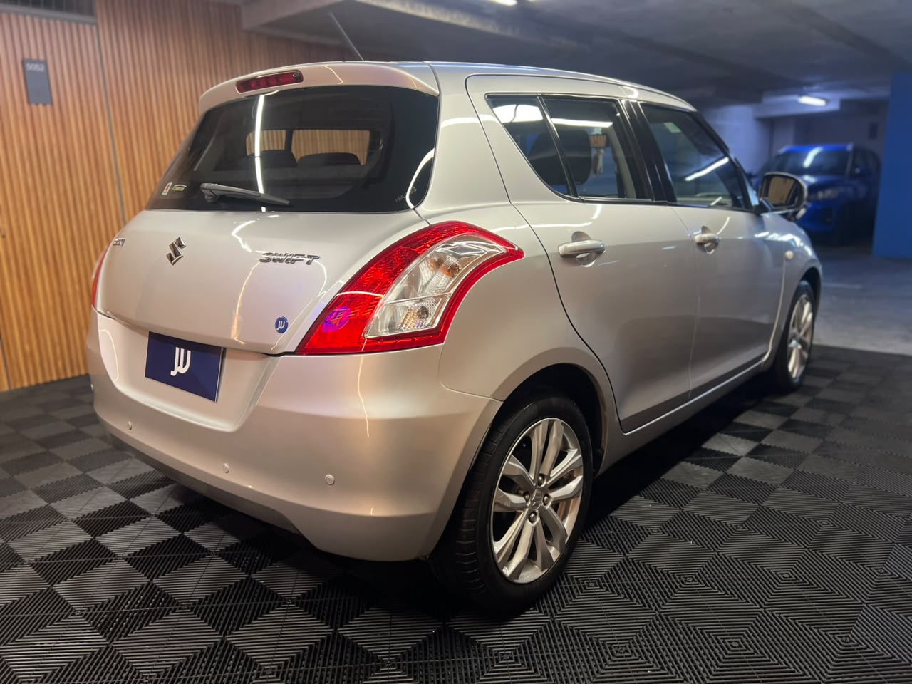 Suzuki Swift — foto 5 de 14