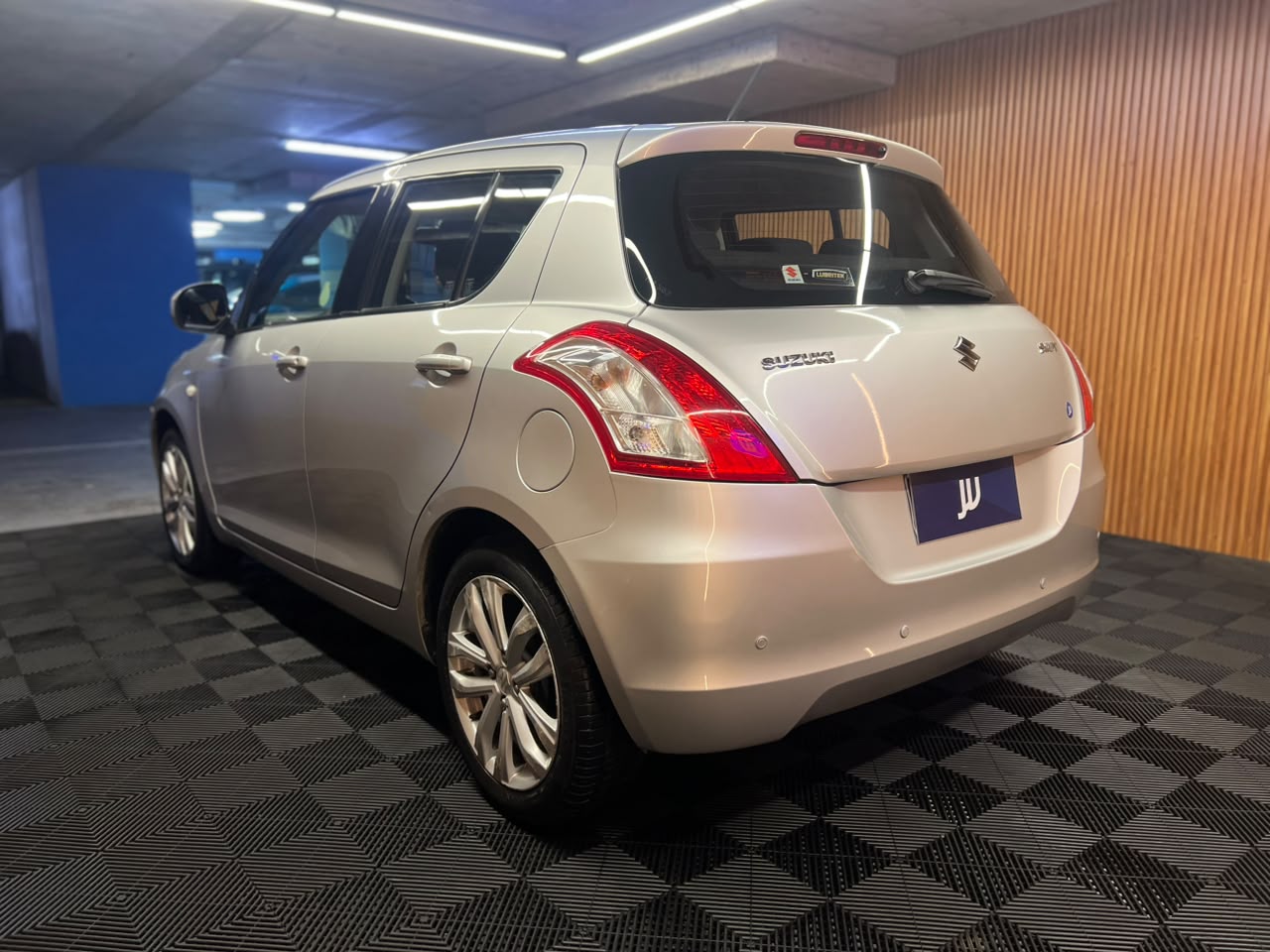 Suzuki Swift — foto 7 de 14
