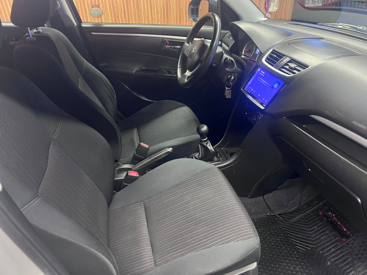 Suzuki Swift — foto 8 de 14