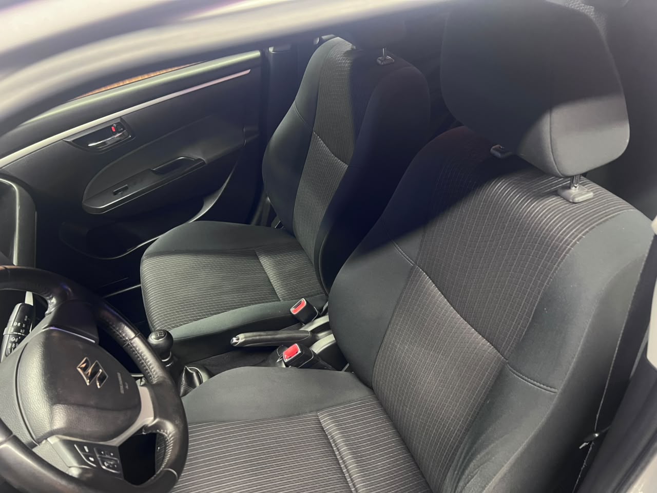 Suzuki Swift — foto 11 de 14