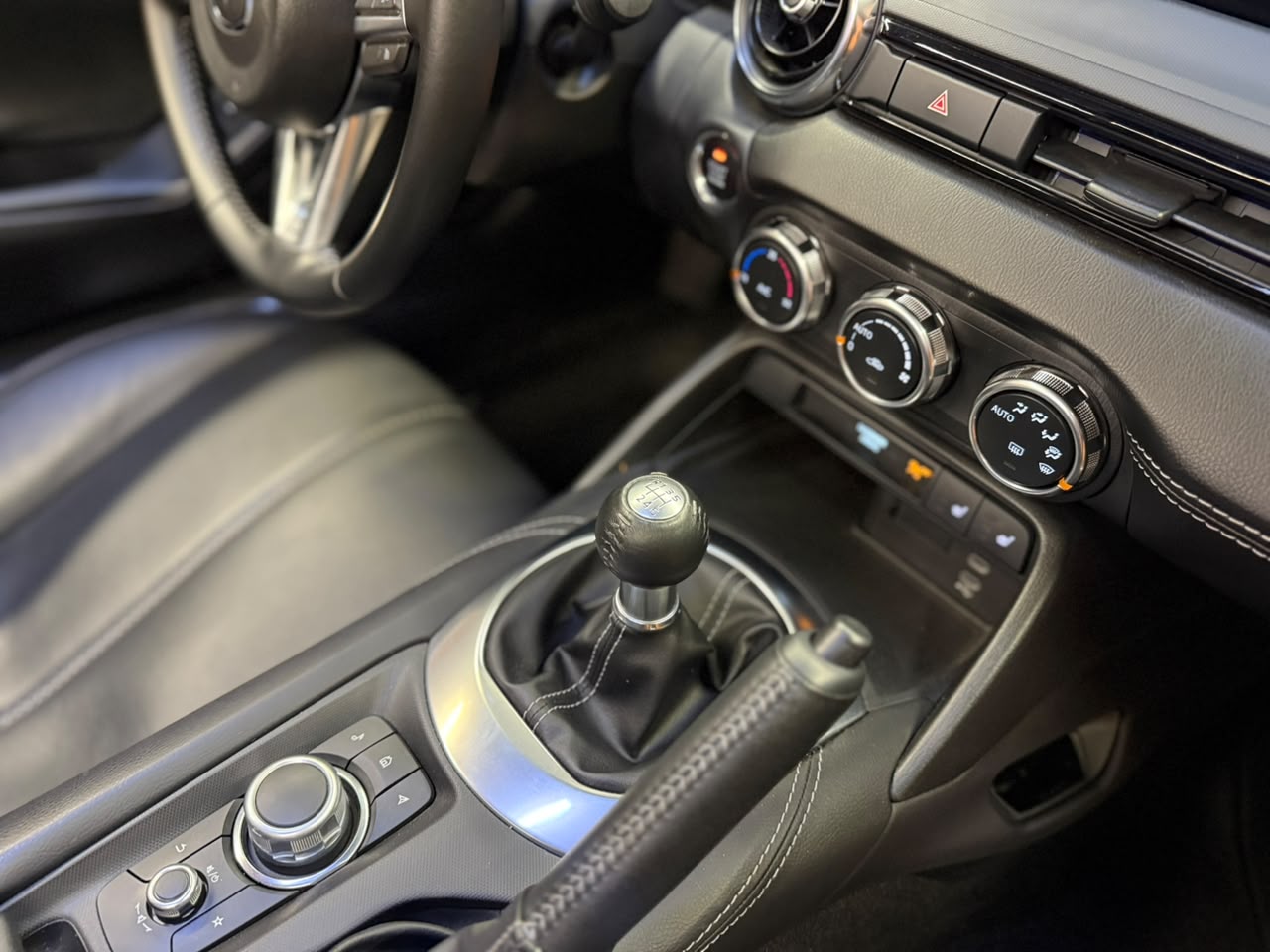 Mazda Mx-5 — foto 15 de 21